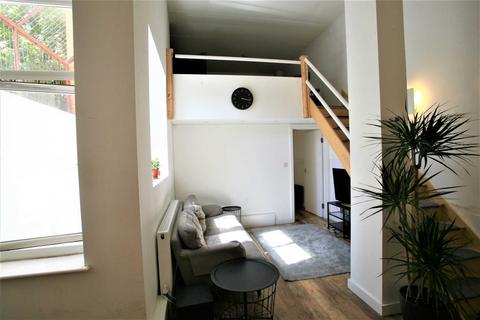 2 bedroom flat to rent, St Rule Street, Clapham, SW8