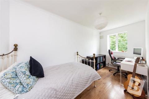 70 Minster Way, Hornchurch, RM11 3TD