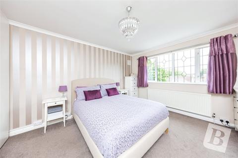 70 Minster Way, Hornchurch, RM11 3TD