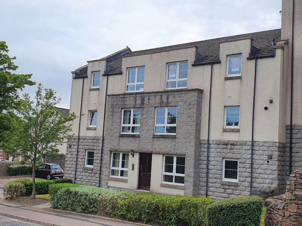 Denwood, Woodend, Aberdeen, AB15 2 bed flat £600 pcm (£138 pw)