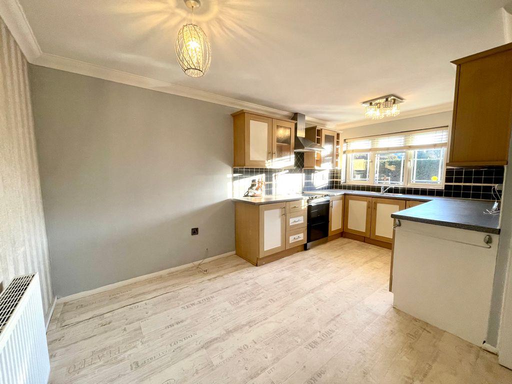 Blake Close, Welling DA16 3NS 3 bed end of terrace house - £400,000