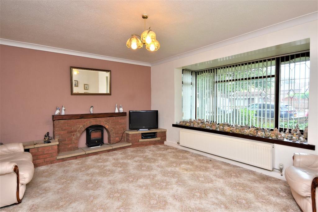 Raphael Drive, Shoeburyness, Essex, SS3 4 bed detached house £439,995