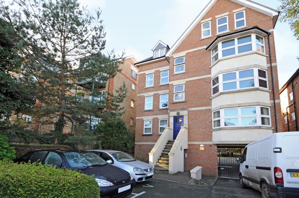 Bromley Road Beckenham BR3 2 bed apartment £1,400 pcm (£323 pw)