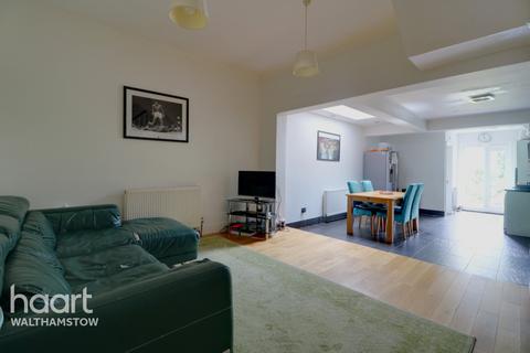122 Bramley Close, London, E17 6EG