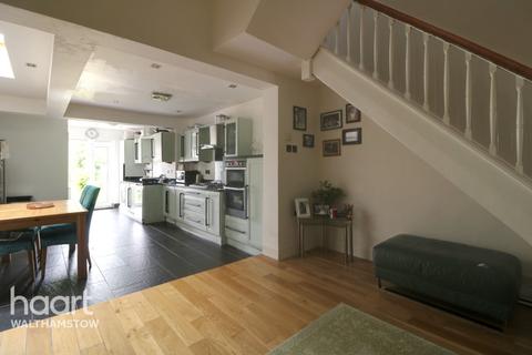 122 Bramley Close, London, E17 6EG