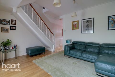 122 Bramley Close, London, E17 6EG