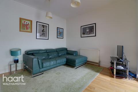 122 Bramley Close, London, E17 6EG