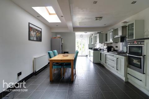 122 Bramley Close, London, E17 6EG