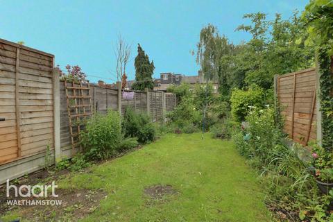 122 Bramley Close, London, E17 6EG