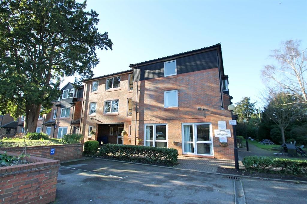 Elstree Road, Bushey Heath, Bushey... 1 bed flat £140,000