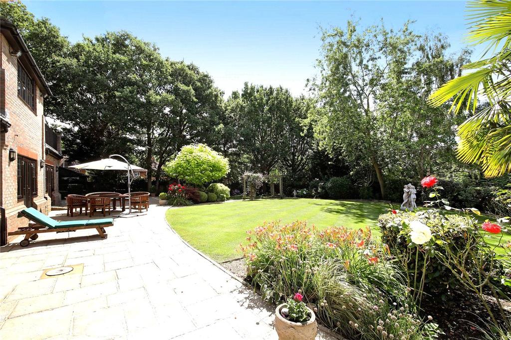 Ledborough Gate, Beaconsfield 6 bed detached house £7,500 pcm (£1,731 pw)