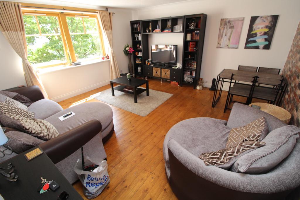 St Andrews Square, Glasgow G1 2 bed flat to rent £1,195 pcm (£276 pw)
