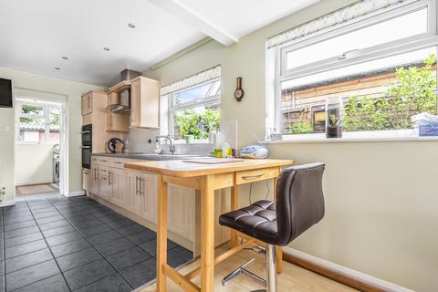 6 Coombe Drive, Addlestone, KT15 1DB
