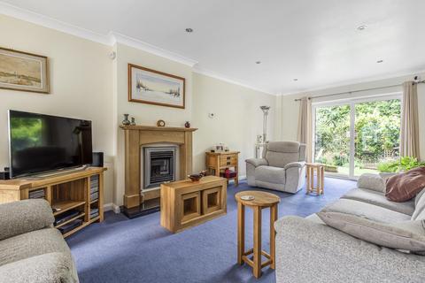 6 Coombe Drive, Addlestone, KT15 1DB