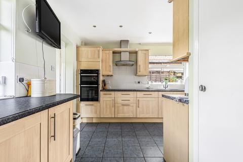 6 Coombe Drive, Addlestone, KT15 1DB