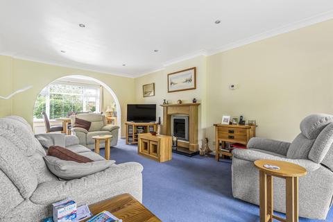 6 Coombe Drive, Addlestone, KT15 1DB