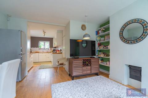 82 Scotland Green, London, N17 9TU