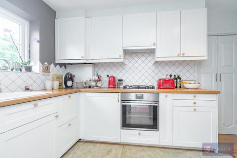 82 Scotland Green, London, N17 9TU
