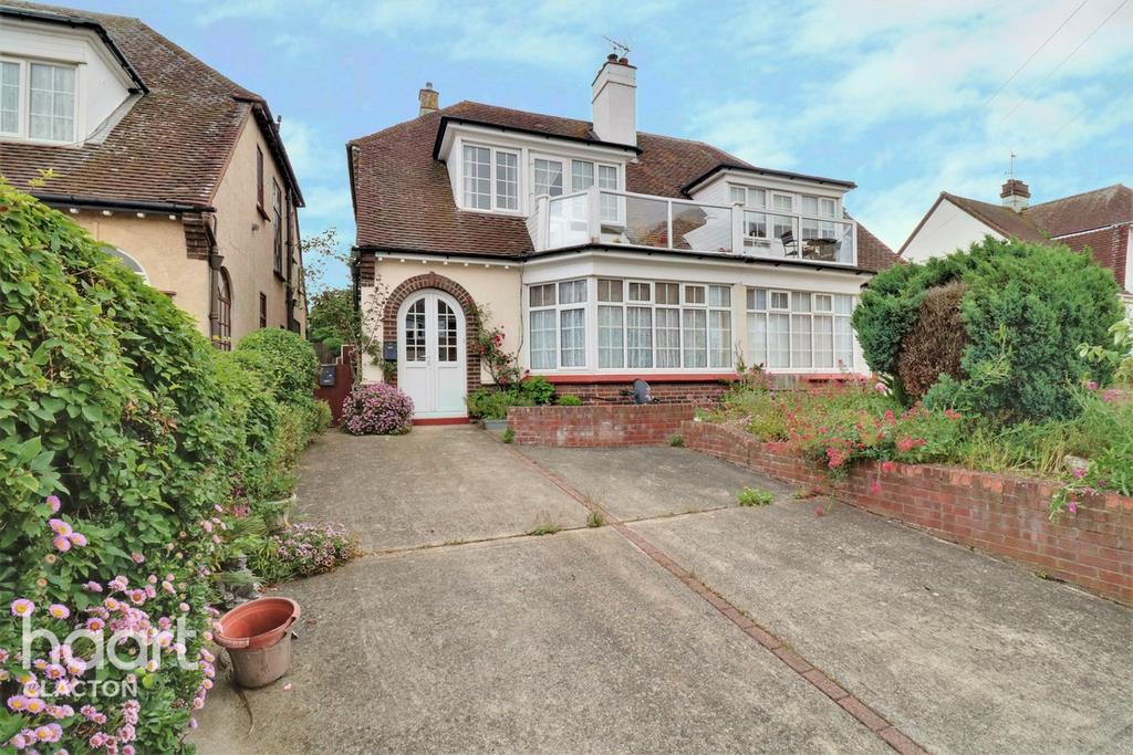Trafalgar Road, ClactonOnSea 4 bed semidetached house £300,000