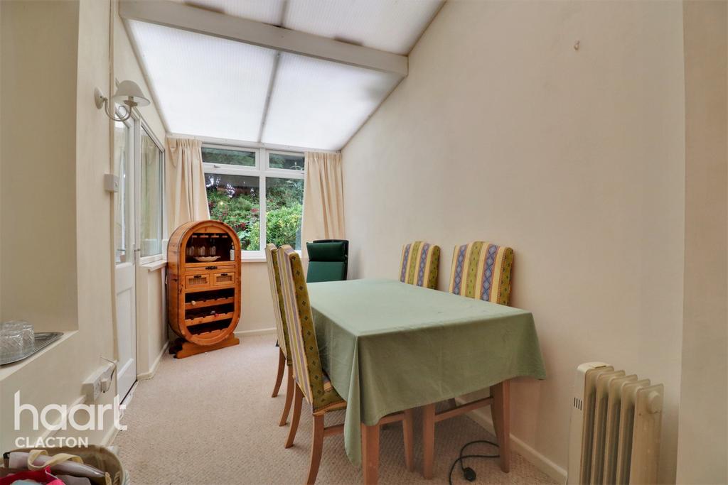 Trafalgar Road, ClactonOnSea 4 bed semidetached house £300,000