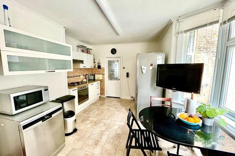 280 Plumstead Common Road, London, SE18 2RT