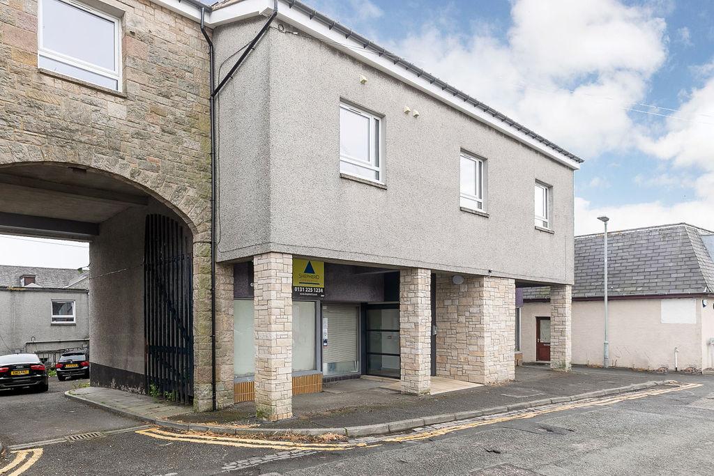 Bank Street, Penicuik, Midlothian, EH26 1 bed flat £680 pcm (£157 pw)