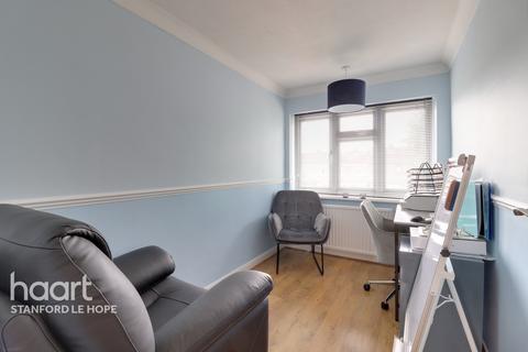 3 Howell Road, Corringham, Stanford-le-hope, SS17 8JL