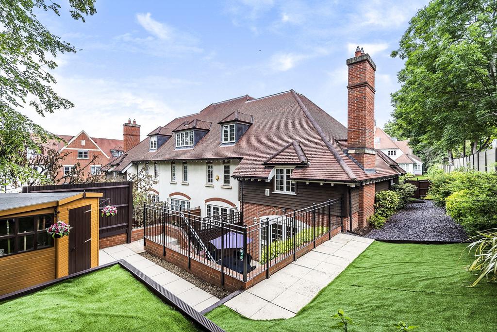Cottage Close, Harrow on the Hill, HA2 3 bed end of terrace house £