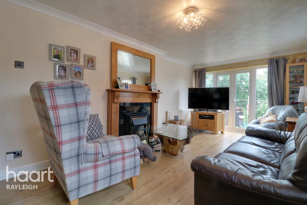 Hambro Avenue, Rayleigh 3 bed bungalow £400,000
