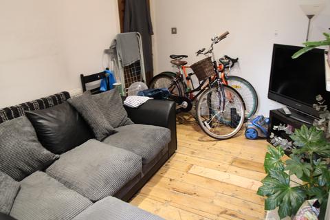4 bedroom terraced house to rent - Medway Road, Bow E3