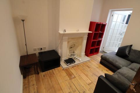 4 bedroom terraced house to rent, Medway Road, Bow E3