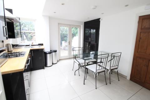 4 bedroom terraced house to rent, Medway Road, Bow E3