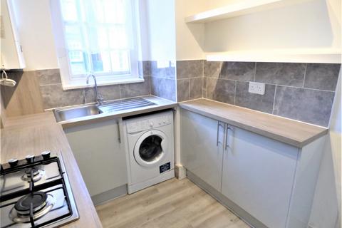 2 bedroom flat to rent, Naval House , Naval Row  E14