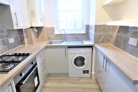 2 bedroom flat to rent, Naval House , Naval Row  E14