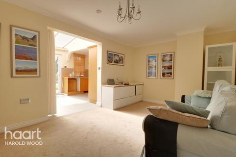6 Hamilton Drive, Romford, RM3 0UU