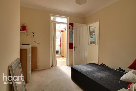 6 Hamilton Drive, Romford, RM3 0UU