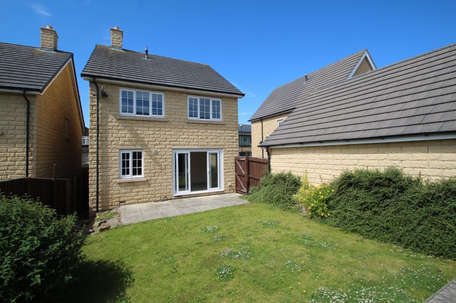 BRANWELL AVENUE, GUISELEY, LS20 9FD 4 bed detached house £1,400 pcm