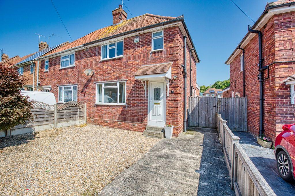 Allingham Road, Yeovil BA21 4SA 3 bed semidetached house £190,000