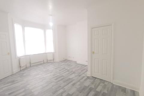 Studio to rent - Station Road, Finchley N3