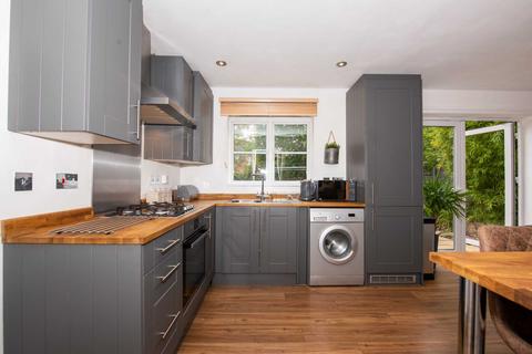 7 Sisley Close, Salford, M7 3BB