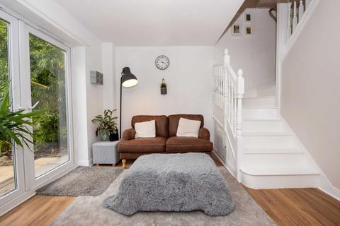 7 Sisley Close, Salford, M7 3BB