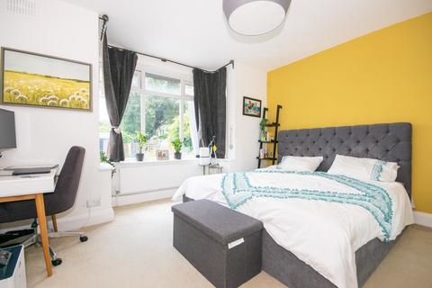 16 West End Court, Pinner, HA5 1BP