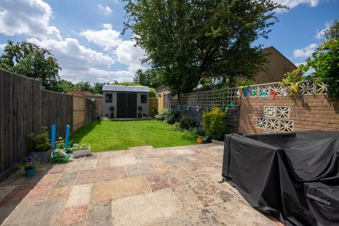 16 West End Court, Pinner, HA5 1BP