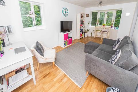 203 Autumn Drive, Sutton, SM2 5FA