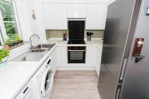 203 Autumn Drive, Sutton, SM2 5FA