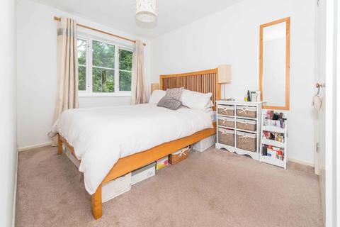203 Autumn Drive, Sutton, SM2 5FA