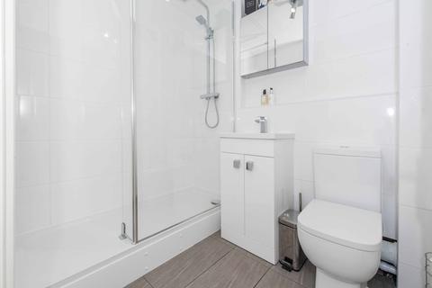 203 Autumn Drive, Sutton, SM2 5FA