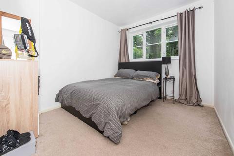 203 Autumn Drive, Sutton, SM2 5FA