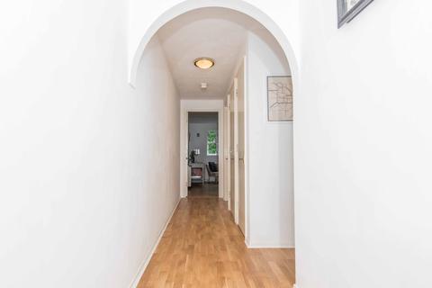 203 Autumn Drive, Sutton, SM2 5FA