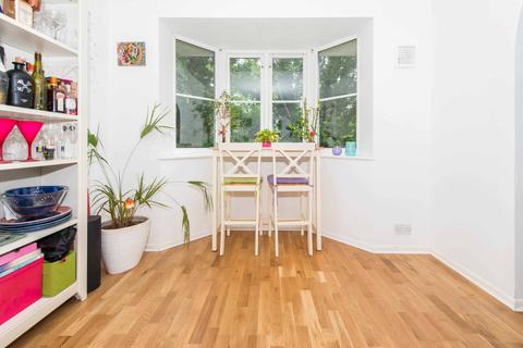 203 Autumn Drive, Sutton, SM2 5FA